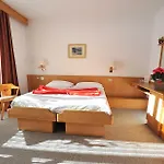 Derby Hotel 3*