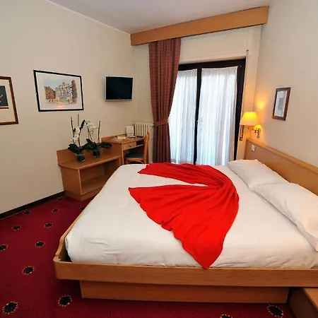 Derby Hotel 3*